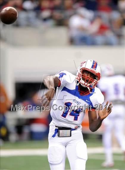 Thumbnail 2 in Midway vs. Ryan (4A Division 1 Region 1 Semifinals) photogallery.