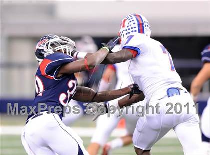 Thumbnail 2 in Midway vs. Ryan (4A Division 1 Region 1 Semifinals) photogallery.