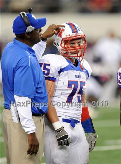 Thumbnail 2 in Midway vs. Ryan (4A Division 1 Region 1 Semifinals) photogallery.