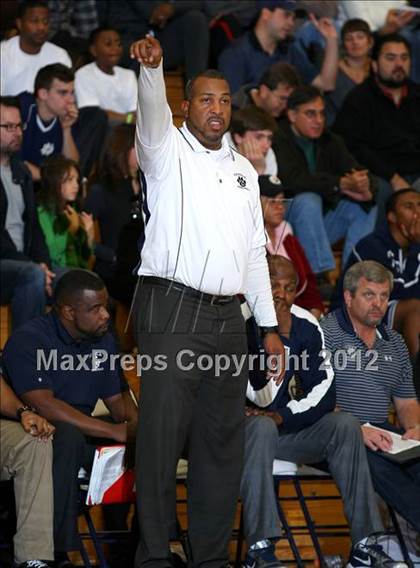 Thumbnail 3 in Notre Dame vs. Loyola photogallery.