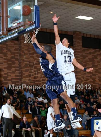 Thumbnail 2 in Notre Dame vs. Loyola photogallery.