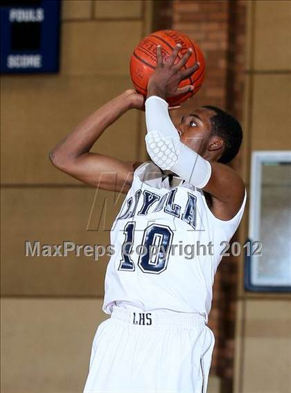 Thumbnail 1 in Notre Dame vs. Loyola photogallery.