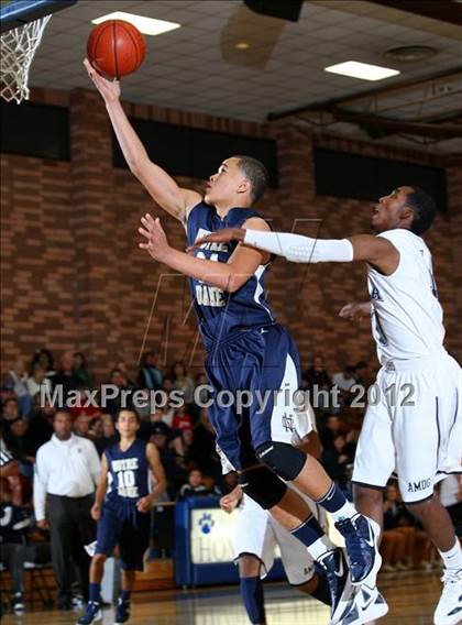 Thumbnail 1 in Notre Dame vs. Loyola photogallery.