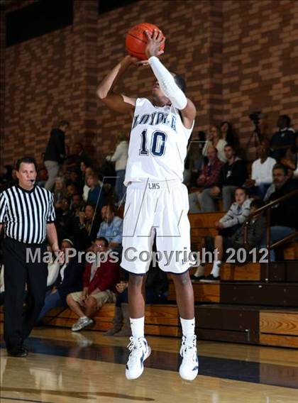 Thumbnail 1 in Notre Dame vs. Loyola photogallery.