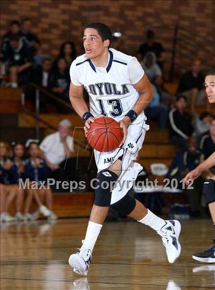 Thumbnail 3 in Notre Dame vs. Loyola photogallery.