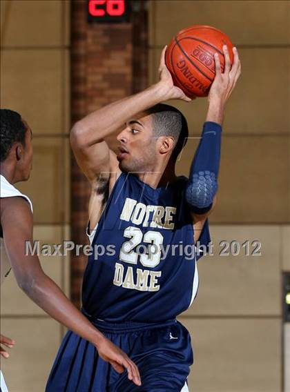 Thumbnail 3 in Notre Dame vs. Loyola photogallery.
