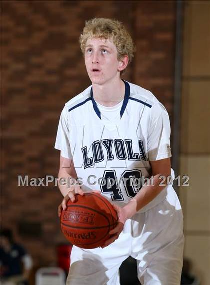 Thumbnail 2 in Notre Dame vs. Loyola photogallery.