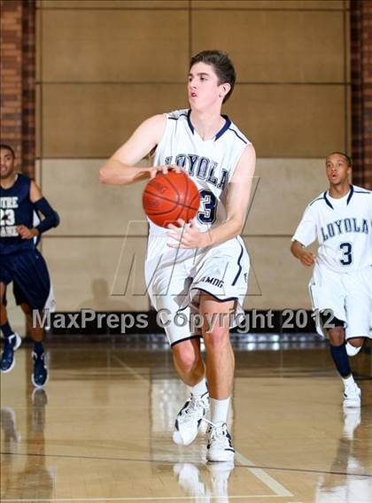 Thumbnail 2 in Notre Dame vs. Loyola photogallery.