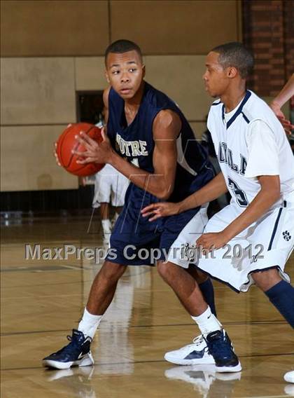 Thumbnail 1 in Notre Dame vs. Loyola photogallery.