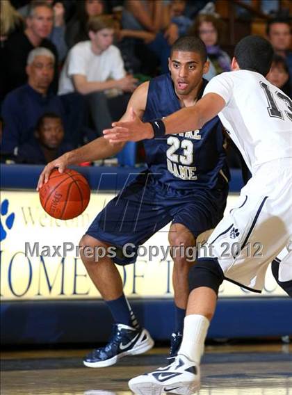 Thumbnail 3 in Notre Dame vs. Loyola photogallery.