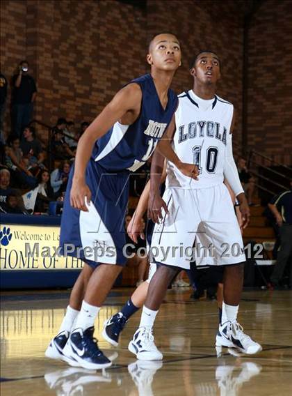 Thumbnail 2 in Notre Dame vs. Loyola photogallery.