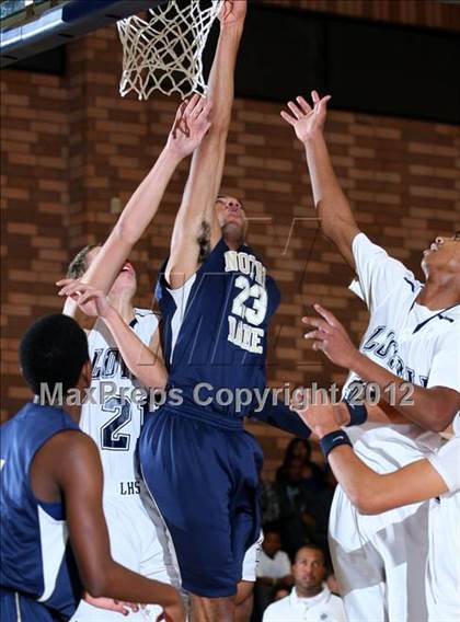 Thumbnail 2 in Notre Dame vs. Loyola photogallery.