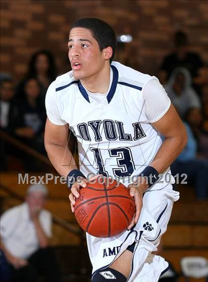 Thumbnail 1 in Notre Dame vs. Loyola photogallery.