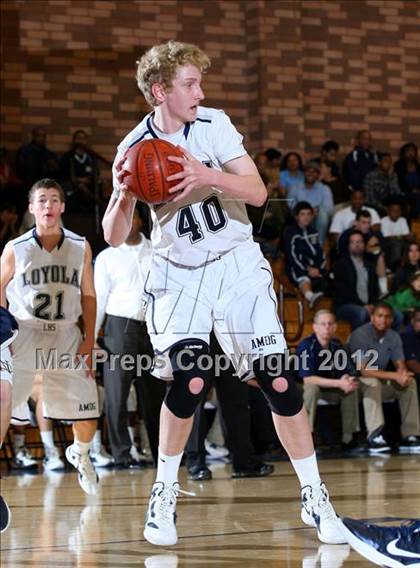 Thumbnail 3 in Notre Dame vs. Loyola photogallery.