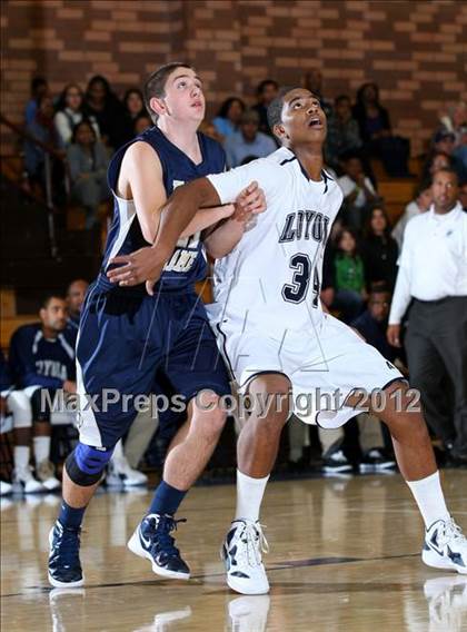 Thumbnail 3 in Notre Dame vs. Loyola photogallery.