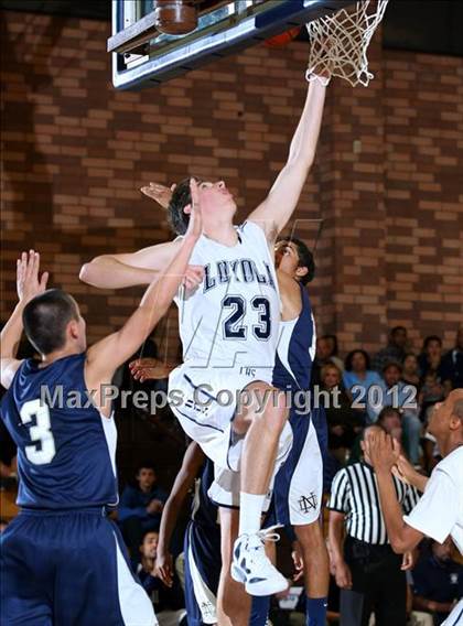 Thumbnail 3 in Notre Dame vs. Loyola photogallery.