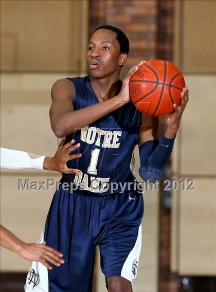 Thumbnail 1 in Notre Dame vs. Loyola photogallery.