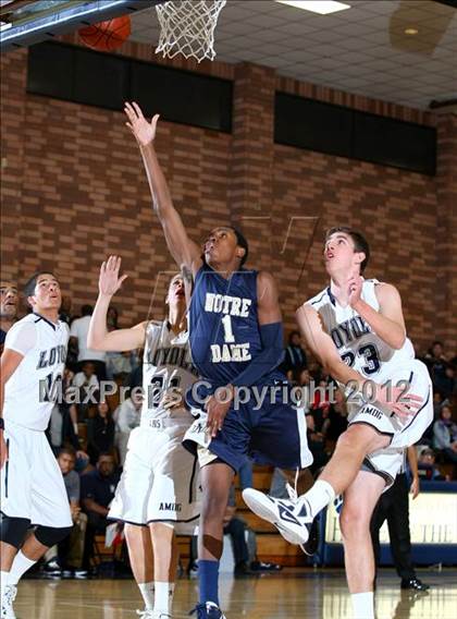 Thumbnail 2 in Notre Dame vs. Loyola photogallery.