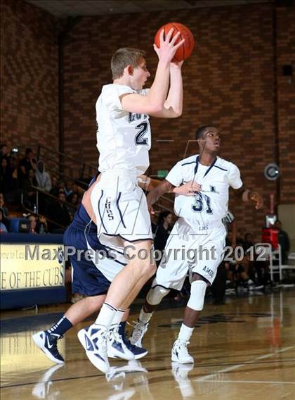 Thumbnail 3 in Notre Dame vs. Loyola photogallery.