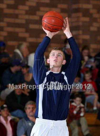 Thumbnail 3 in Notre Dame vs. Loyola photogallery.