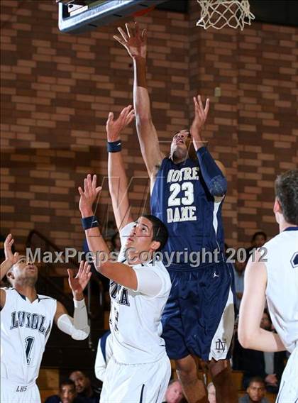 Thumbnail 1 in Notre Dame vs. Loyola photogallery.