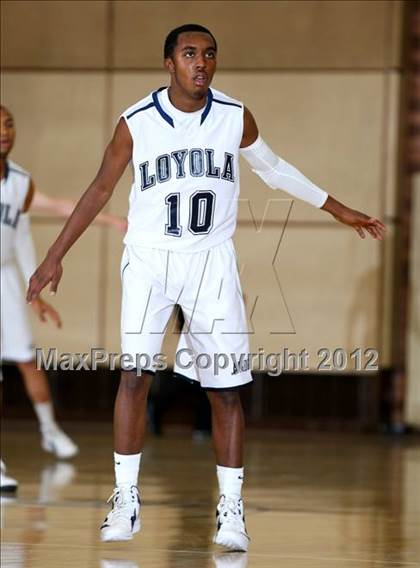 Thumbnail 2 in Notre Dame vs. Loyola photogallery.