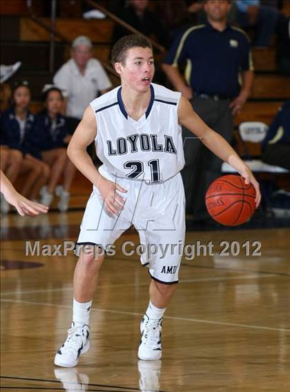 Thumbnail 2 in Notre Dame vs. Loyola photogallery.