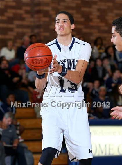 Thumbnail 3 in Notre Dame vs. Loyola photogallery.