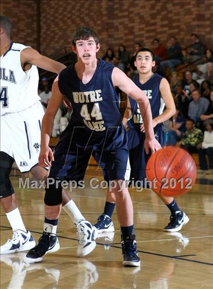 Thumbnail 2 in Notre Dame vs. Loyola photogallery.