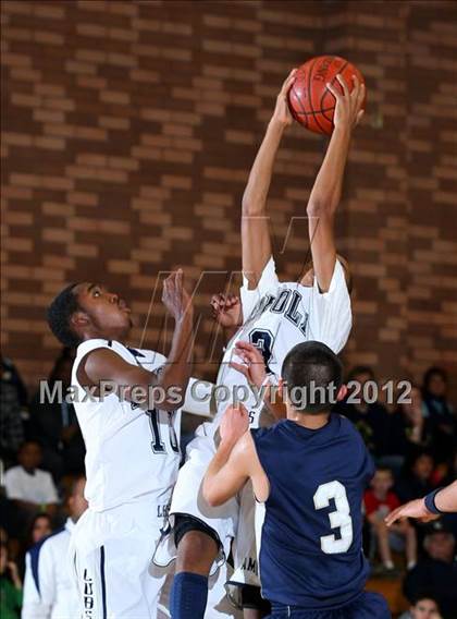Thumbnail 2 in Notre Dame vs. Loyola photogallery.