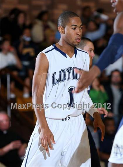 Thumbnail 2 in Notre Dame vs. Loyola photogallery.
