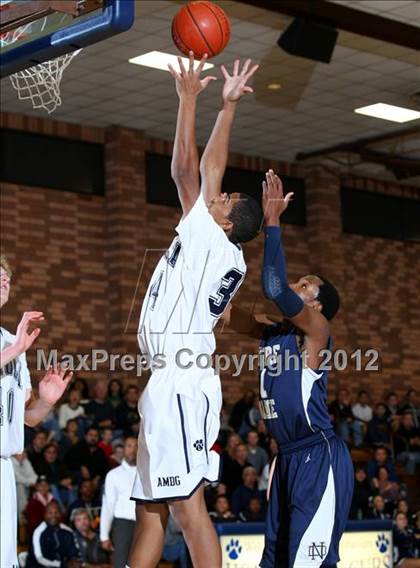 Thumbnail 1 in Notre Dame vs. Loyola photogallery.