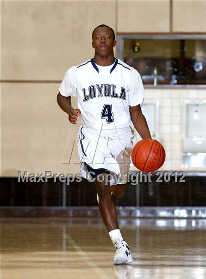 Thumbnail 2 in Notre Dame vs. Loyola photogallery.