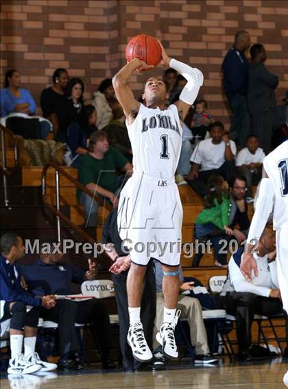 Thumbnail 2 in Notre Dame vs. Loyola photogallery.