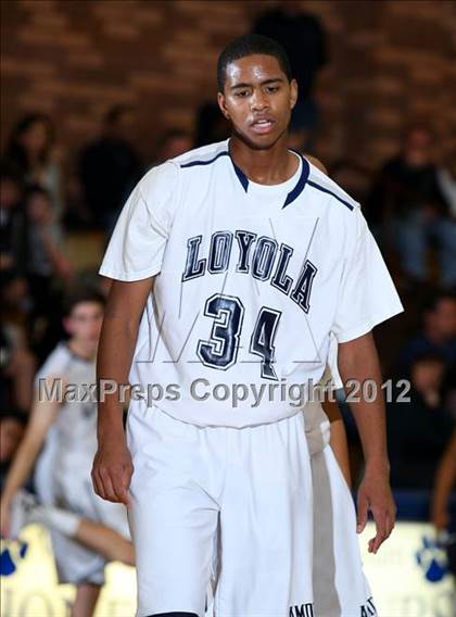 Thumbnail 2 in Notre Dame vs. Loyola photogallery.