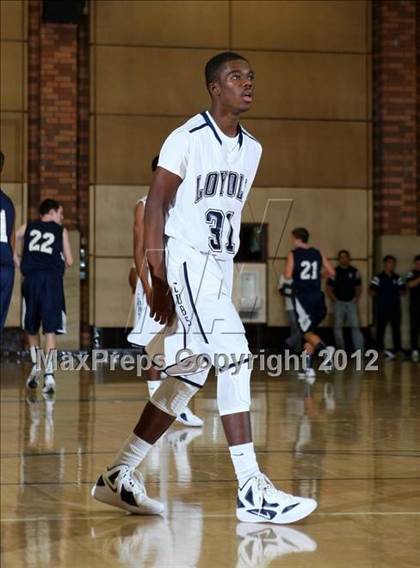 Thumbnail 3 in Notre Dame vs. Loyola photogallery.
