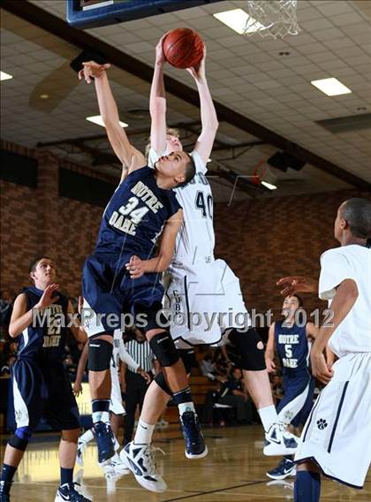 Thumbnail 2 in Notre Dame vs. Loyola photogallery.