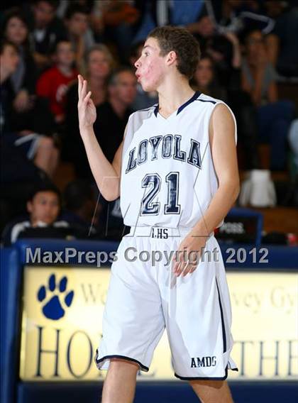 Thumbnail 3 in Notre Dame vs. Loyola photogallery.