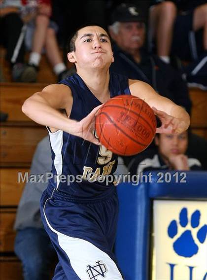 Thumbnail 3 in Notre Dame vs. Loyola photogallery.