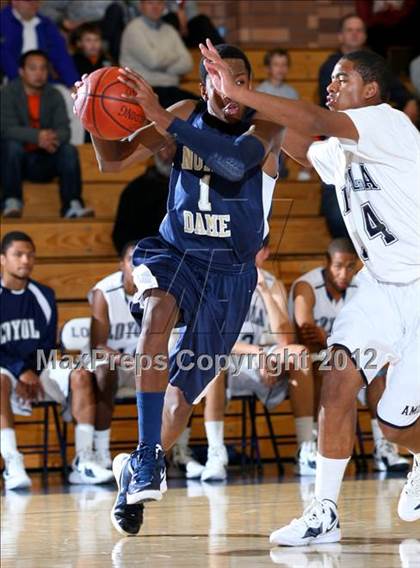 Thumbnail 3 in Notre Dame vs. Loyola photogallery.