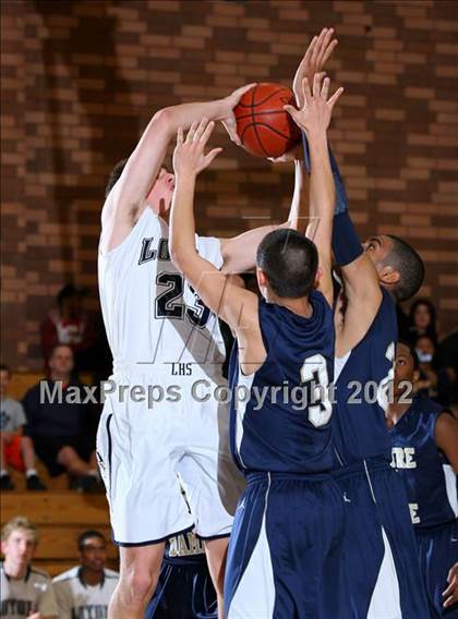 Thumbnail 2 in Notre Dame vs. Loyola photogallery.