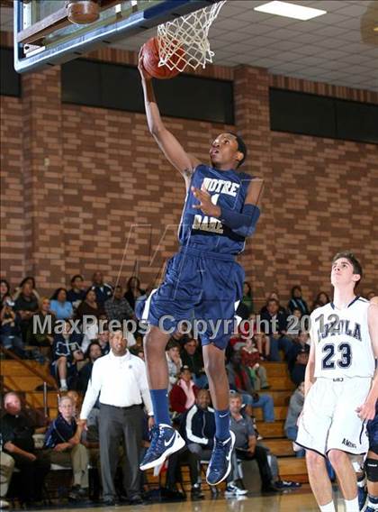 Thumbnail 2 in Notre Dame vs. Loyola photogallery.