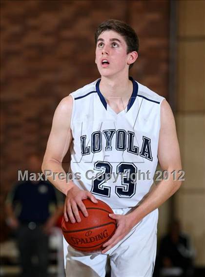 Thumbnail 1 in Notre Dame vs. Loyola photogallery.