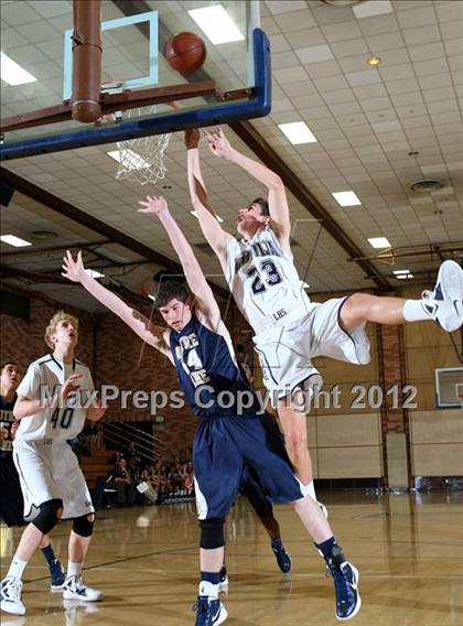 Thumbnail 3 in Notre Dame vs. Loyola photogallery.