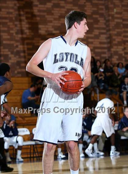 Thumbnail 3 in Notre Dame vs. Loyola photogallery.