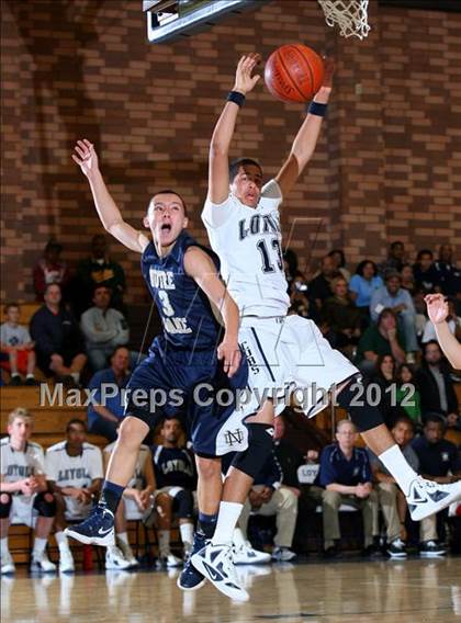 Thumbnail 3 in Notre Dame vs. Loyola photogallery.