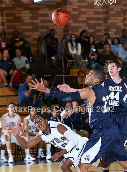 Thumbnail 1 in Notre Dame vs. Loyola photogallery.