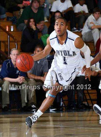 Thumbnail 1 in Notre Dame vs. Loyola photogallery.