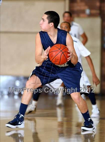 Thumbnail 3 in Notre Dame vs. Loyola photogallery.