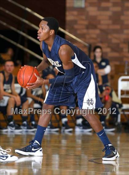 Thumbnail 3 in Notre Dame vs. Loyola photogallery.